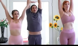 Hot Domestiche e Teen Have Hard Yoga Session con il famoso Yogi - Penelope Kay, Lauren Phillips - Fuckanytime