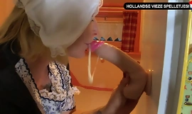 Holländsk MILF får en nederländsk Deepthroat - Hollandse Vieze Spelletjes (Nederländsk talad porr!)
