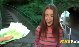 Fată drăguță reală fucked prin puterea euro în aer liber POV