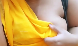 Kinesisk milf med stora bröst
